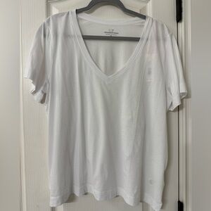 Vineyard Vines White V-Neck Tee - New - XL